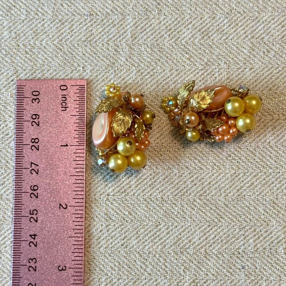 Vintage Beau Jewels Clip-On Earrings With Faux Pearl & Gold-Tone Leaf Cluster - Picture 3 of 7